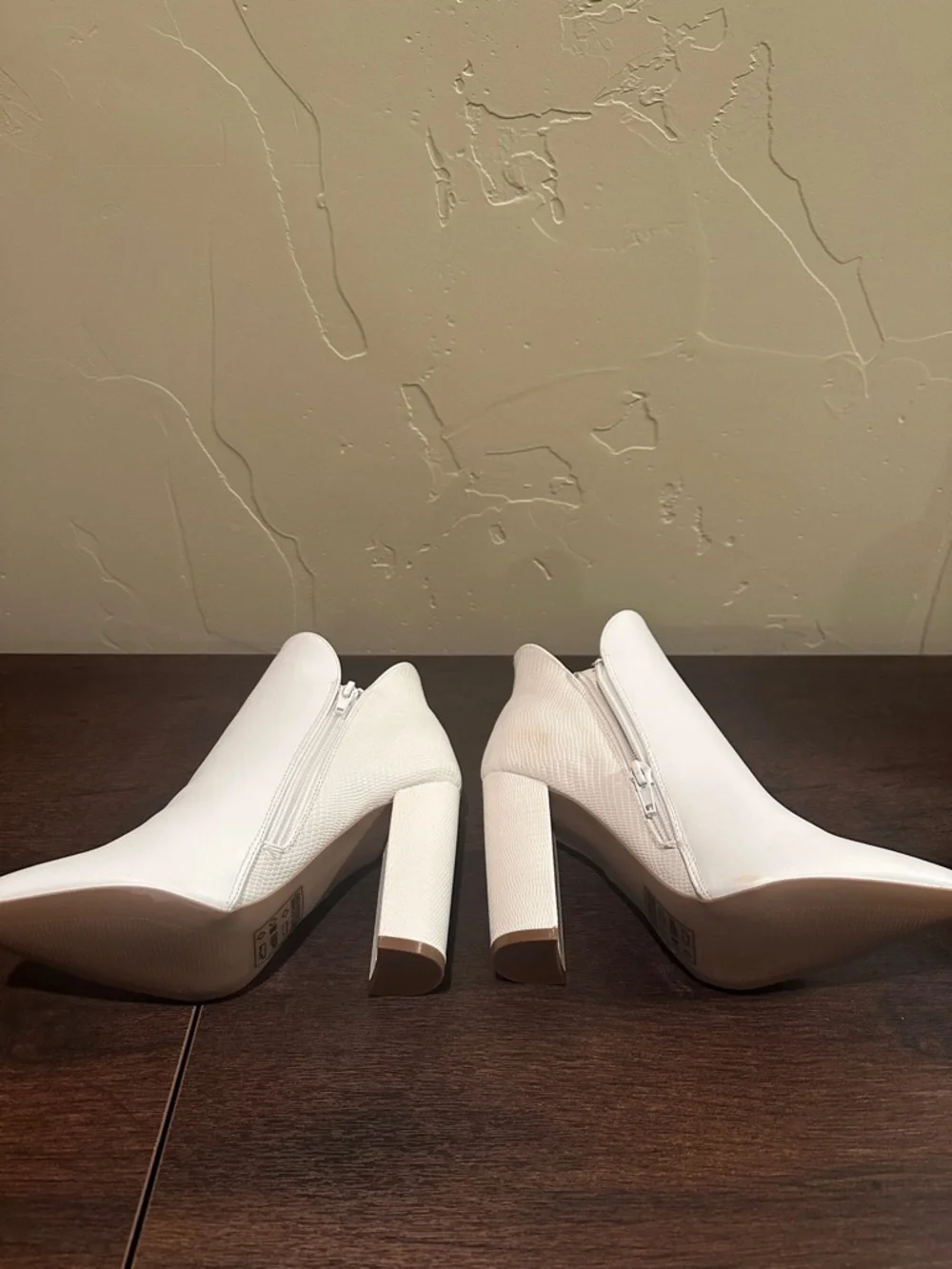 Qupid White Pointed Toe Sculpted Block Heel Ankle Boots - Picture 3 of 3